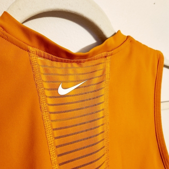 Nike PRO | Women's Orange Dri-Fit Quarter Zip Cropped Sports Bra (Size Medium) - Picture 10 of 11